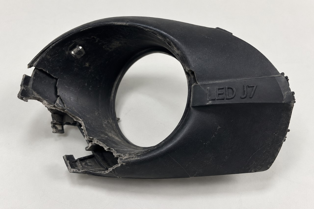 Broken fog light bezel